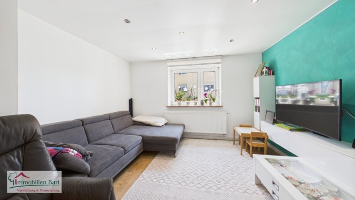 GEPFLEGTES WOHNHAUS MIT GARTEN UND GARAGE IN REHLINGEN (SAAR)!