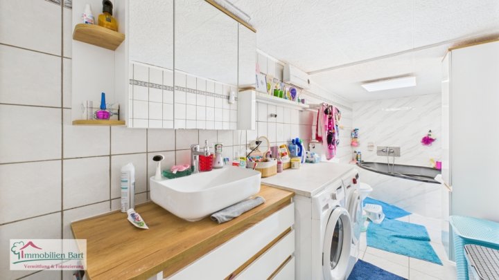 GEPFLEGTES WOHNHAUS MIT GARTEN UND GARAGE IN REHLINGEN (SAAR)!