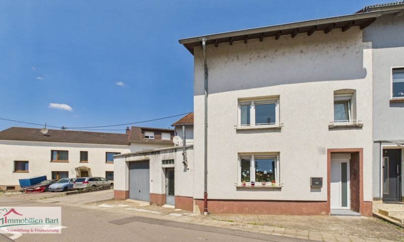 GEPFLEGTES WOHNHAUS MIT GARTEN UND GARAGE IN REHLINGEN (SAAR)!
