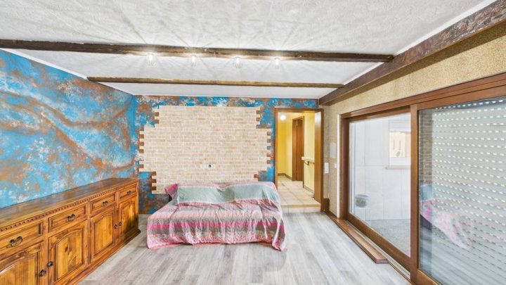 Einfamilienhaus in Merchweiler – modernisiert 2024, 102 m² Wohnfläche und großer Garten!