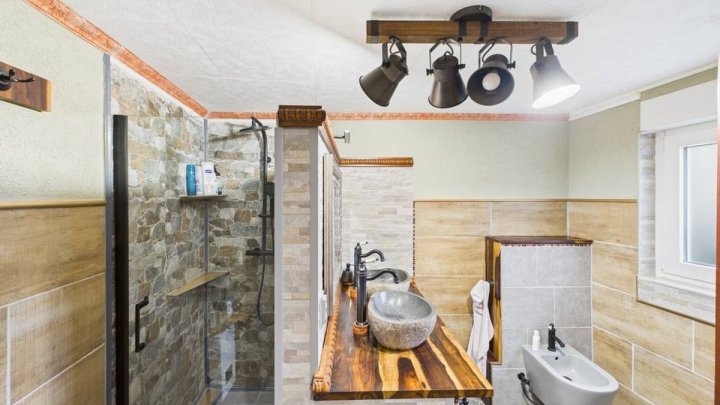 Einfamilienhaus in Merchweiler – modernisiert 2024, 102 m² Wohnfläche und großer Garten!