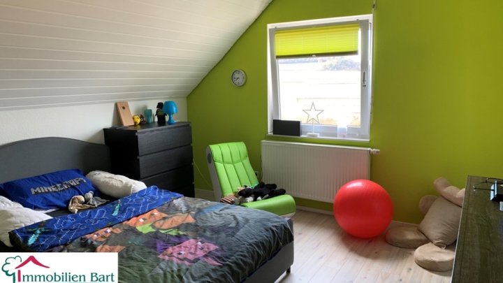 NITTEL: WOHNHAUS MIT KELLER + PHOTOVOLTAIK AM ORTSRAND!