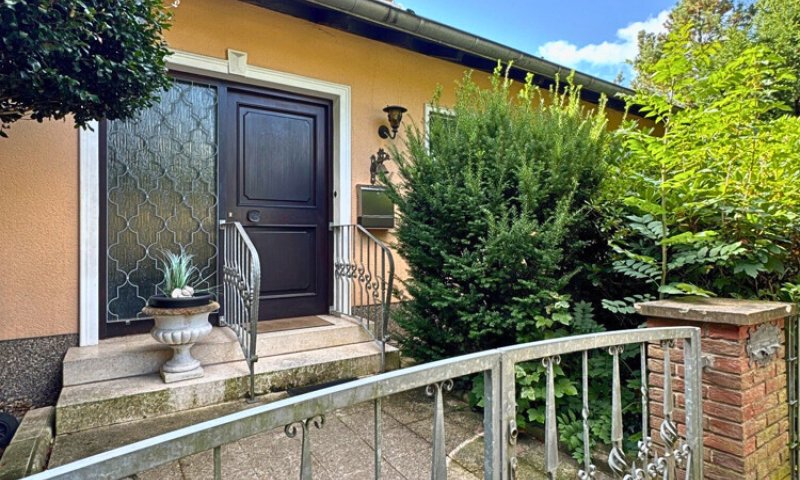 Freistehender Bungalow mit Garten + Garage - ca. 254m² Gesamtfläche