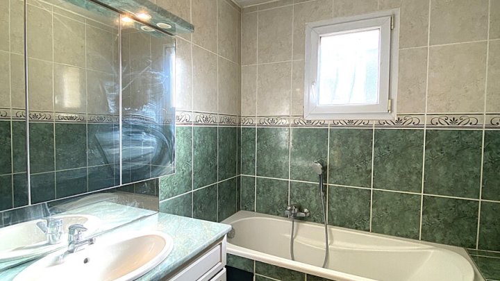 OHNE VERMITTLUNGSGEBÜHREN! FREISTEHENDES EINFAMILIENHAUS,RUHIGE LAGE IN OETING/FR, NÄHE SAARBRÜCKEN