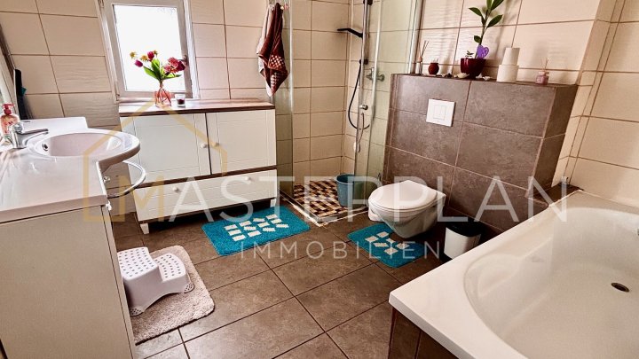 Gemütliches Einfamilienhaus mit Garten, Terrasse und Garage in ruhiger Lage