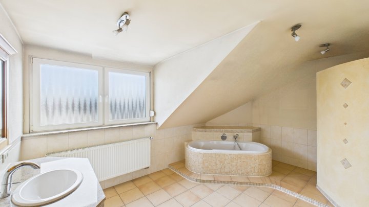 Vielseitige Wohn- und Gewerbeimmobilie in Saarlouis-Lisdorf