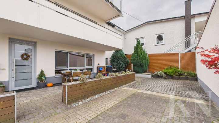 Attraktive, familienfreundliche Eigentumswohnung mit separatem Eingang und Gartenidylle!