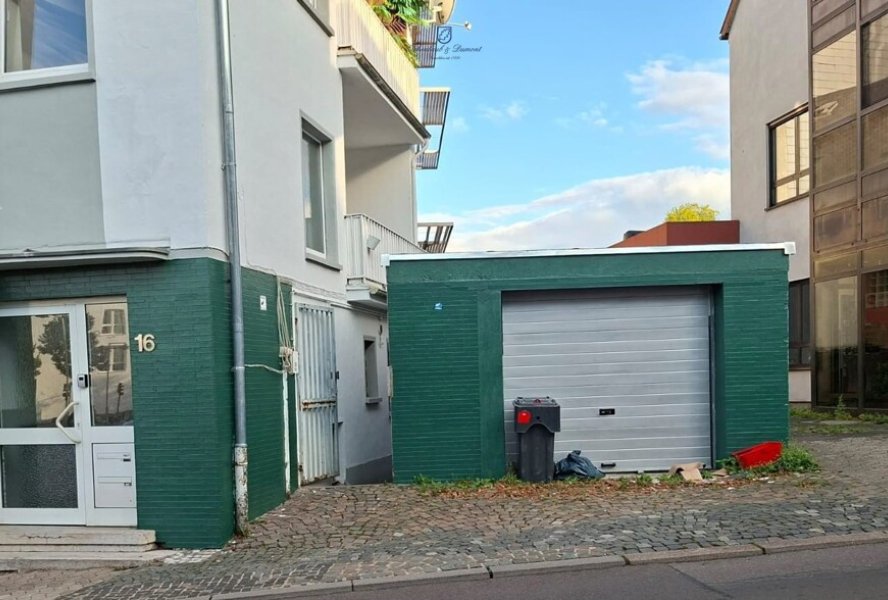 Eingang zu den Wohnungen mit Garage