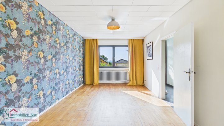 GEPFLEGTES EINFAMILIENHAUS MIT GARTEN,SCHEUNE UND VIEL PLATZ IN RUHIGER LAGE