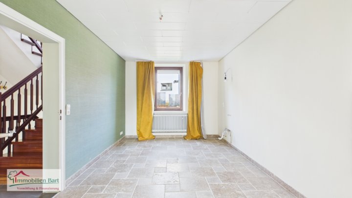 GEPFLEGTES EINFAMILIENHAUS MIT GARTEN,SCHEUNE UND VIEL PLATZ IN RUHIGER LAGE