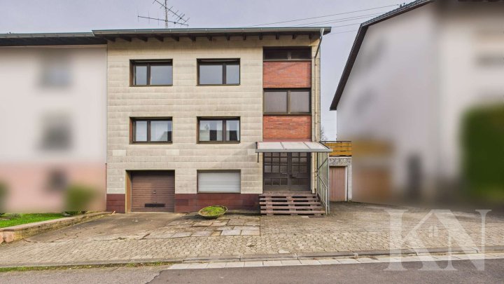 Vielseitiges Zweifamilienhaus mit großem Potenzial in zentraler Lage von Püttlingen!
