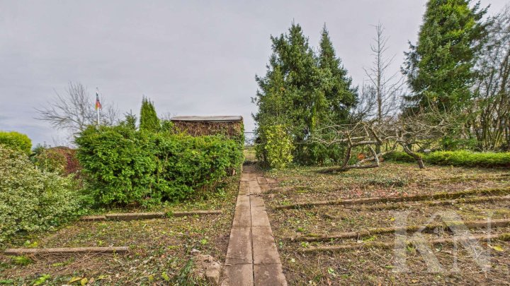 Vielseitiges Zweifamilienhaus mit großem Potenzial in zentraler Lage von Püttlingen!