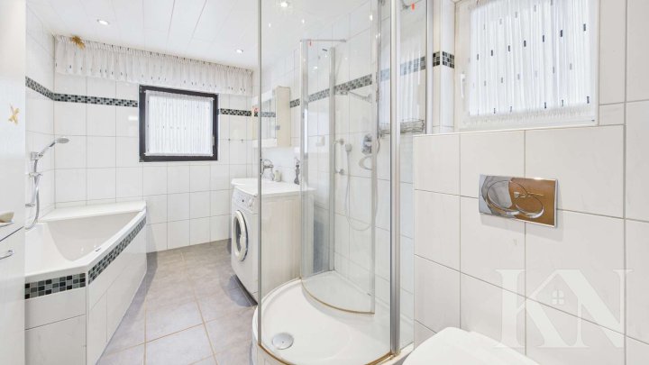 Vielseitiges Zweifamilienhaus mit großem Potenzial in zentraler Lage von Püttlingen!