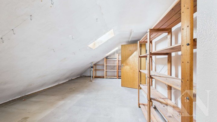 Vielseitiges Zweifamilienhaus mit großem Potenzial in zentraler Lage von Püttlingen!