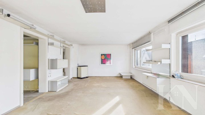 Vielseitiges Zweifamilienhaus mit großem Potenzial in zentraler Lage von Püttlingen!