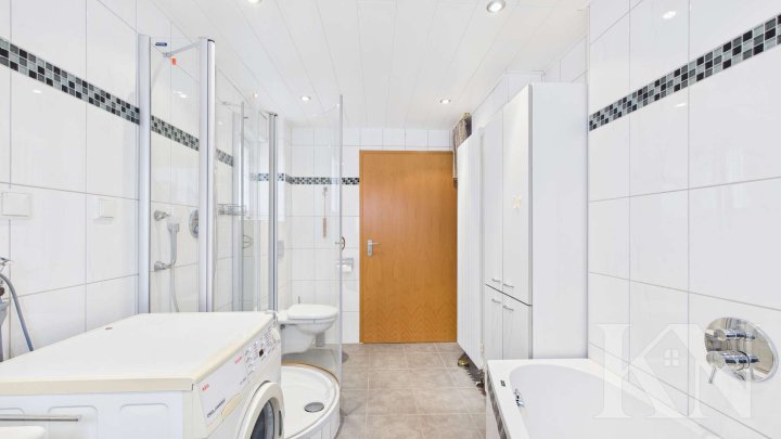 Vielseitiges Zweifamilienhaus mit großem Potenzial in zentraler Lage von Püttlingen!