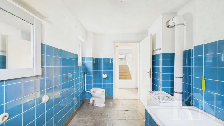 Vielseitiges Zweifamilienhaus mit großem Potenzial in zentraler Lage von Püttlingen!