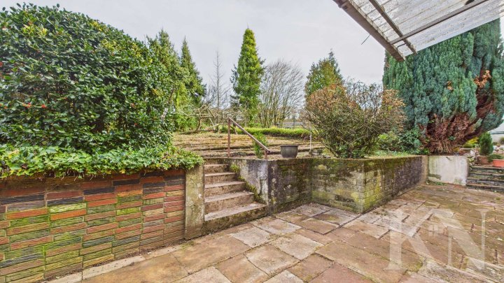 Vielseitiges Zweifamilienhaus mit großem Potenzial in zentraler Lage von Püttlingen!