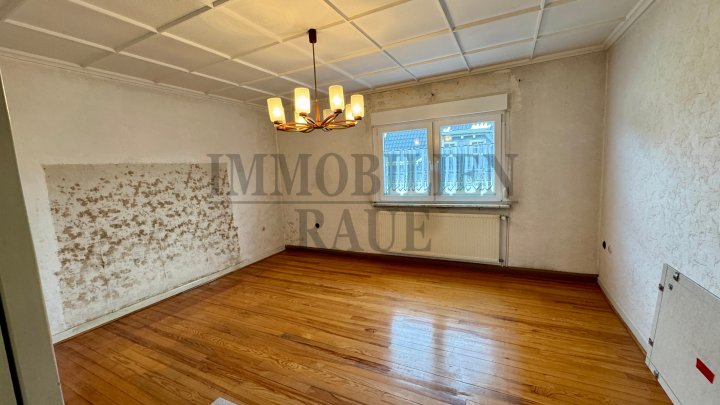 FREISTEHENDES 1-2 FAMILIENHAUS MIT GARTEN UND GARAGE IN BILDSTOCK - SOFORT FREI