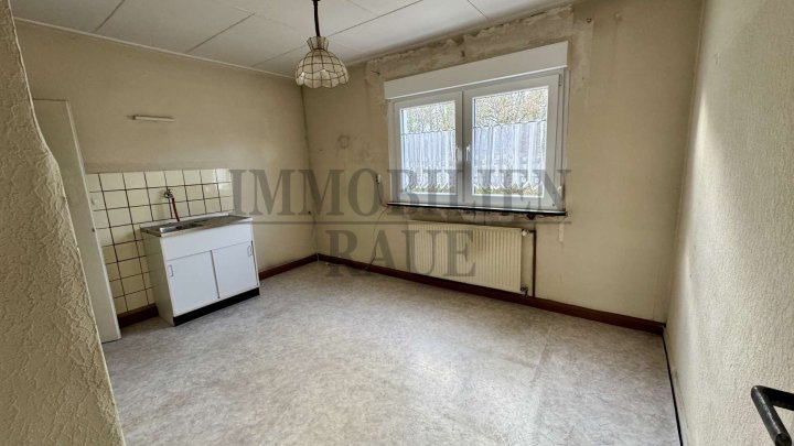 FREISTEHENDES 1-2 FAMILIENHAUS MIT GARTEN UND GARAGE IN BILDSTOCK - SOFORT FREI