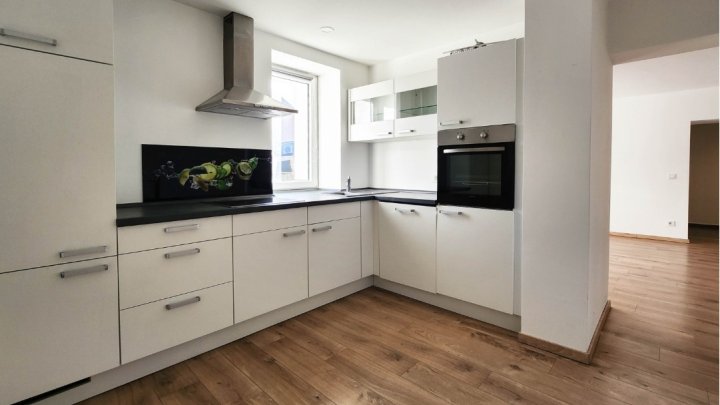 8% Rendite: Komplett renoviertes, freistehendes 4-Familienhaus mit Garten, Garage und Stellplätzen