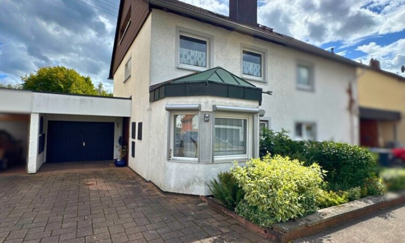 Einfamilienhaus mit Wintergarten, Garage + parkähnlichem Garten