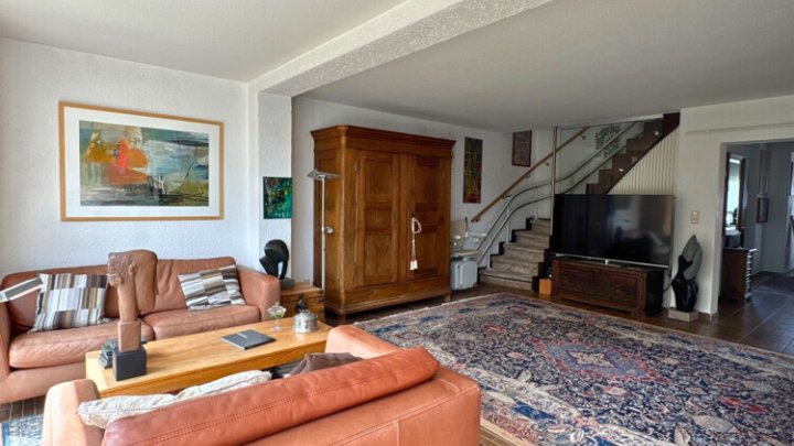 Einfamilienhaus mit Wintergarten, Garage + parkähnlichem Garten