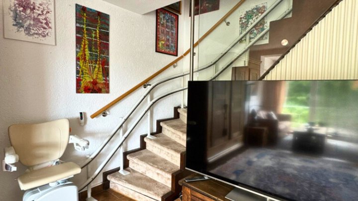 Einfamilienhaus mit Wintergarten, Garage + parkähnlichem Garten