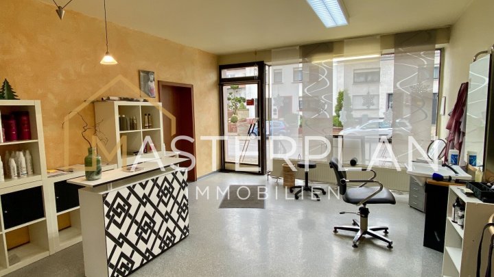 Wohn-und Geschäftshaus mit Frisörsalon (3FH möglich)