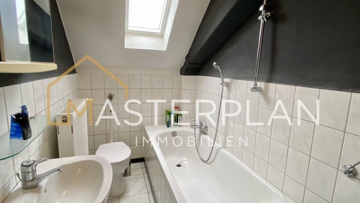 Wohn-und Geschäftshaus mit Frisörsalon (3FH möglich)