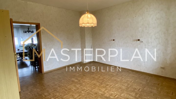 Wohn-und Geschäftshaus mit Frisörsalon (3FH möglich)