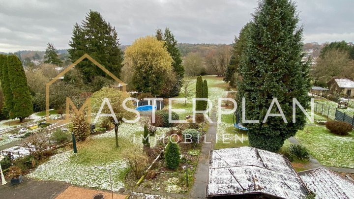 Wohn-und Geschäftshaus mit Frisörsalon (3FH möglich)