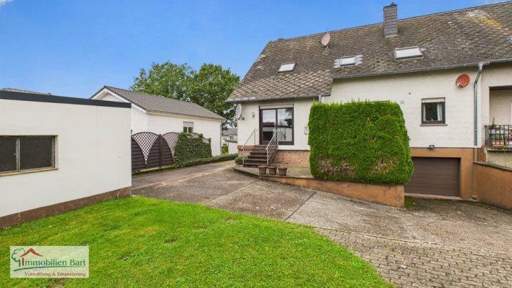 GRENZNÄHE: ZWEIFAMILIENHAUS IN TOP WOHNLAGE!