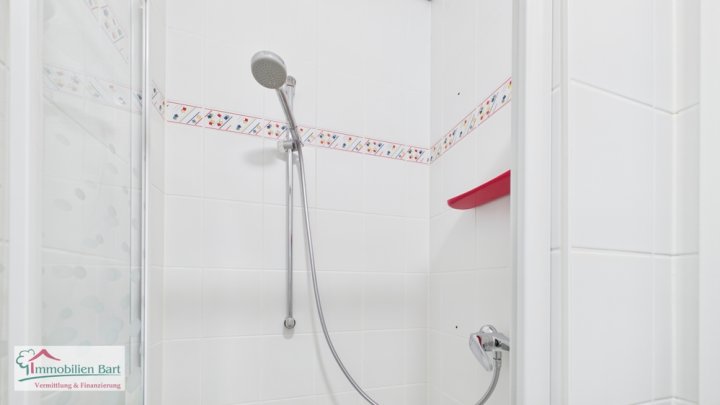 GEPFLEGTES ANWESEN MIT POOL AUF 30 AR IN TOP WOHNLAGE!