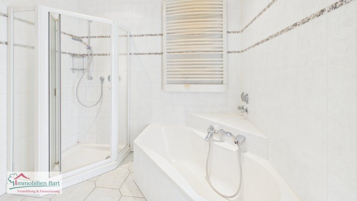 GEPFLEGTES ANWESEN MIT POOL AUF 30 AR IN TOP WOHNLAGE!