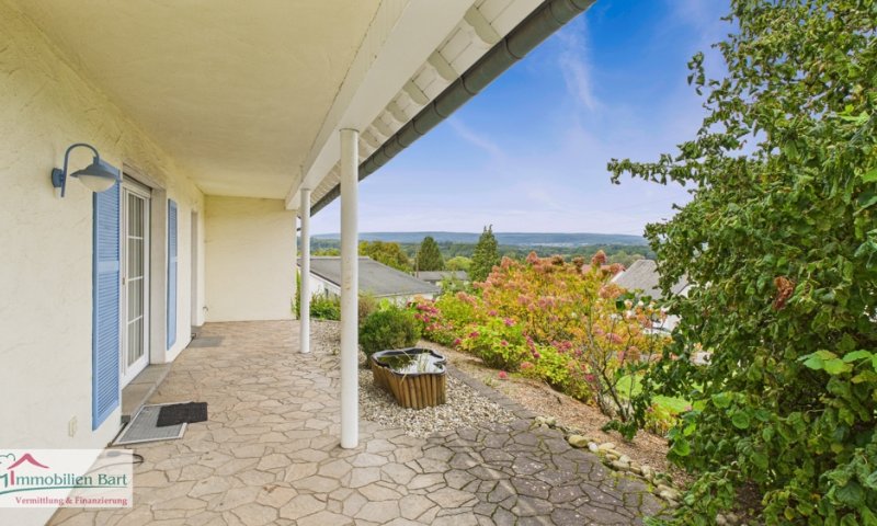 GEPFLEGTES ANWESEN MIT POOL AUF 30 AR IN TOP WOHNLAGE!