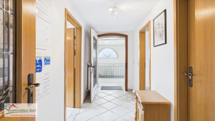 GEPFLEGTES ANWESEN MIT POOL AUF 30 AR IN TOP WOHNLAGE!