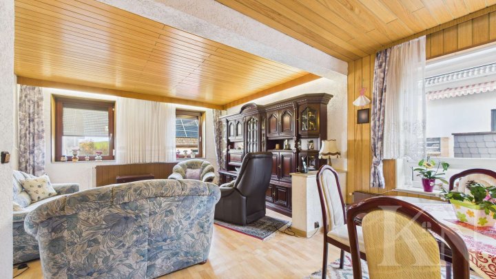 Zentral gelegenes Zuhause mit Potenzial – Doppelhaushälfte in Köllerbach