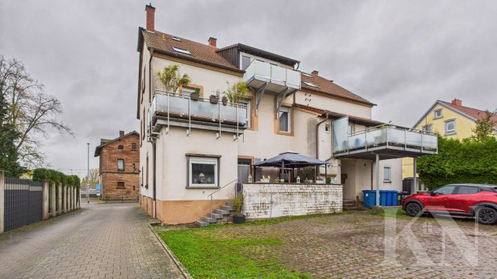 Wohnen mit Charme – helle Erdgeschosswohnung mit Terrasse und Altbau-Flair!