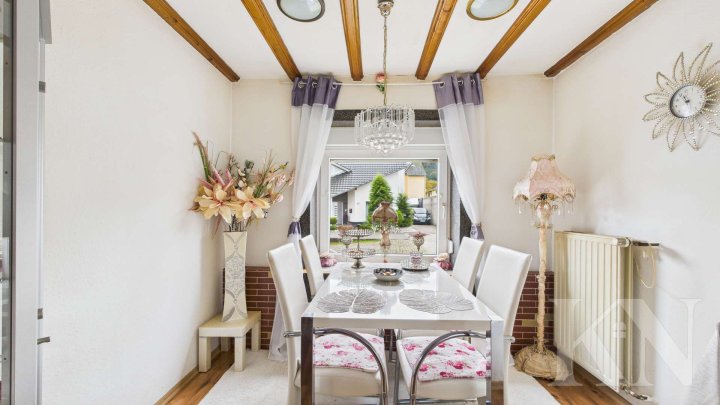 Wohnen mit Charme – helle Erdgeschosswohnung mit Terrasse und Altbau-Flair!