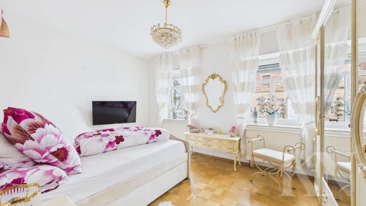 Wohnen mit Charme – helle Erdgeschosswohnung mit Terrasse und Altbau-Flair!