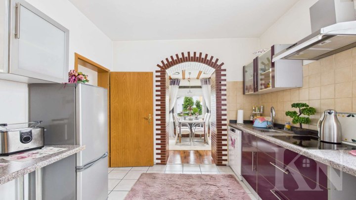 Wohnen mit Charme – helle Erdgeschosswohnung mit Terrasse und Altbau-Flair!