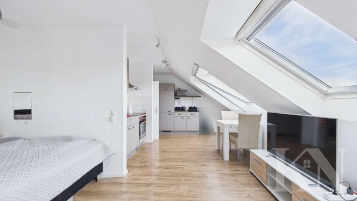 Helle Dachgeschosswohnung mit neuer Küche & Bad – perfekt für Singles und Anleger!