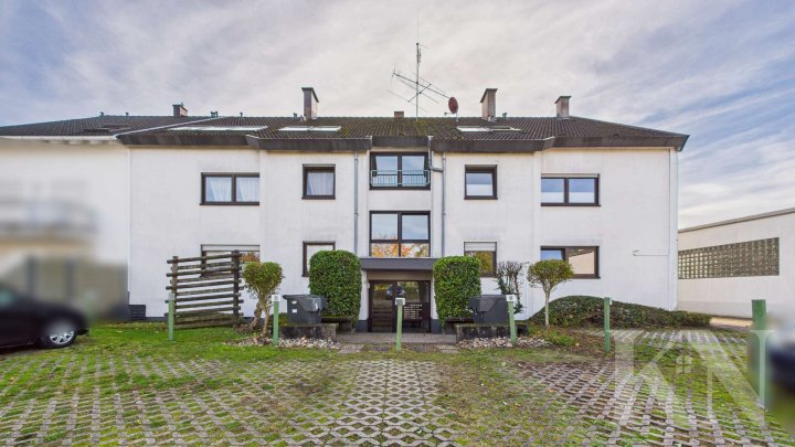 Helle Dachgeschosswohnung mit neuer Küche & Bad – perfekt für Singles und Anleger!