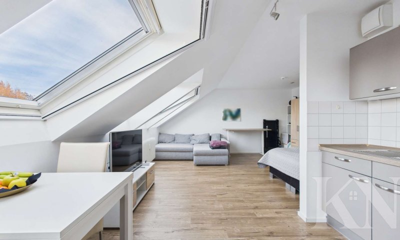 Helle Dachgeschosswohnung mit neuer Küche & Bad – perfekt für Singles und Anleger!