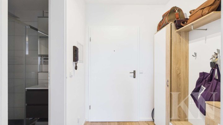 Helle Dachgeschosswohnung mit neuer Küche & Bad – perfekt für Singles und Anleger!