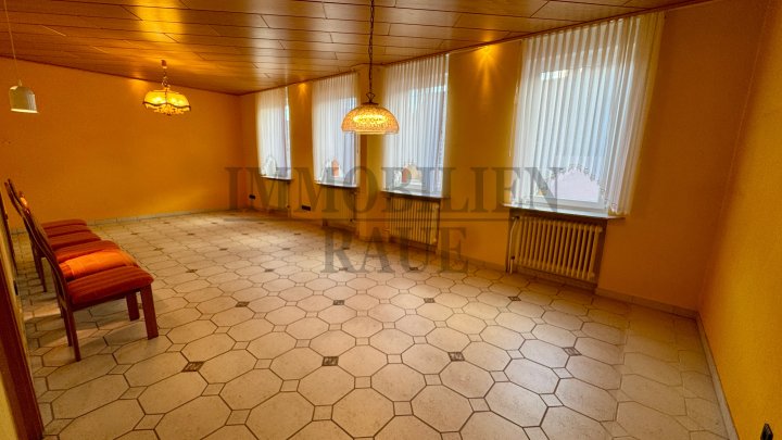 GROSSES 1 FAM.-HAUS MIT POTENZIAL IN RUHIGER LAGE VON SULZBACH MIT GARAGE, TERRASSE UND GARTEN