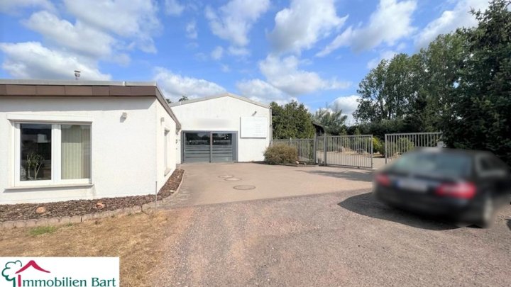 AN DER A 8 ! GEWERBEBETRIEB AUF 2800 M² GRUNDSTÜCK!