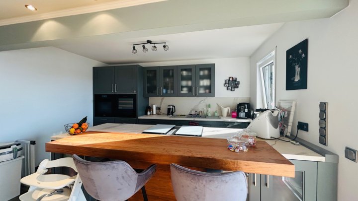 Zwei Wohnungen, ein Zuhause – Ihr Familiendomizil mit Weitblick in Püttlingen