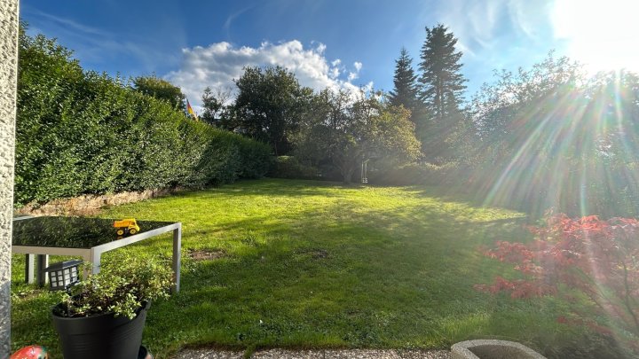 Zwei Wohnungen, ein Zuhause – Ihr Familiendomizil mit Weitblick in Püttlingen